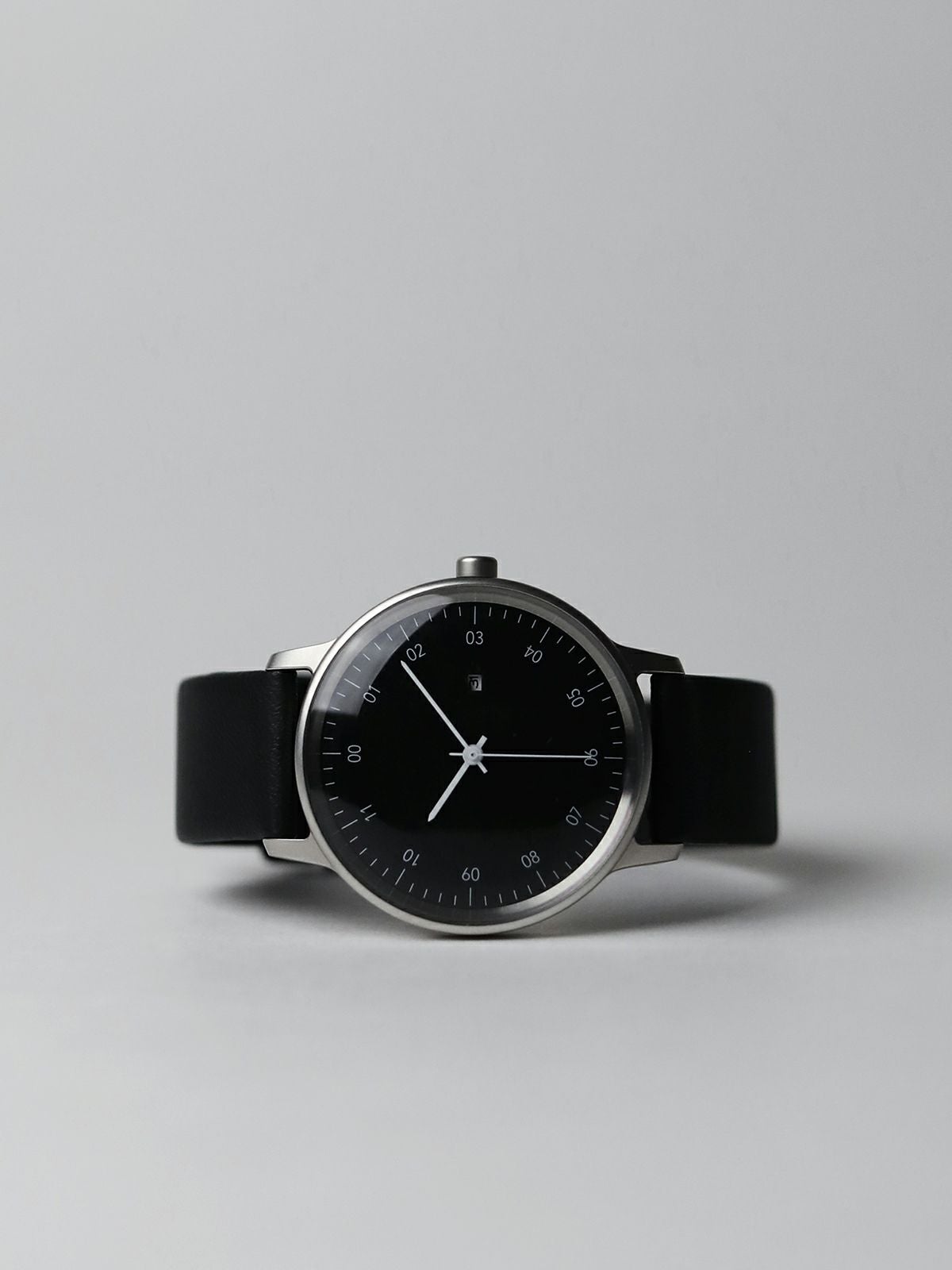 SK01 / SS SILVER HONING FINISH / BLACK DIAL / BLACK SHEEP SKIN