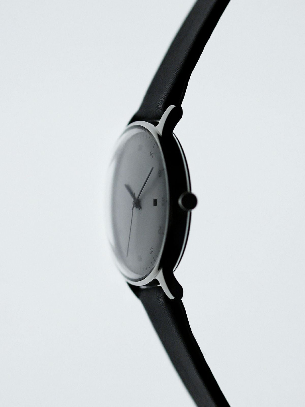 SK01 / SS SILVER HONING FINISH / BLACK DIAL / BLACK SHEEP SKIN