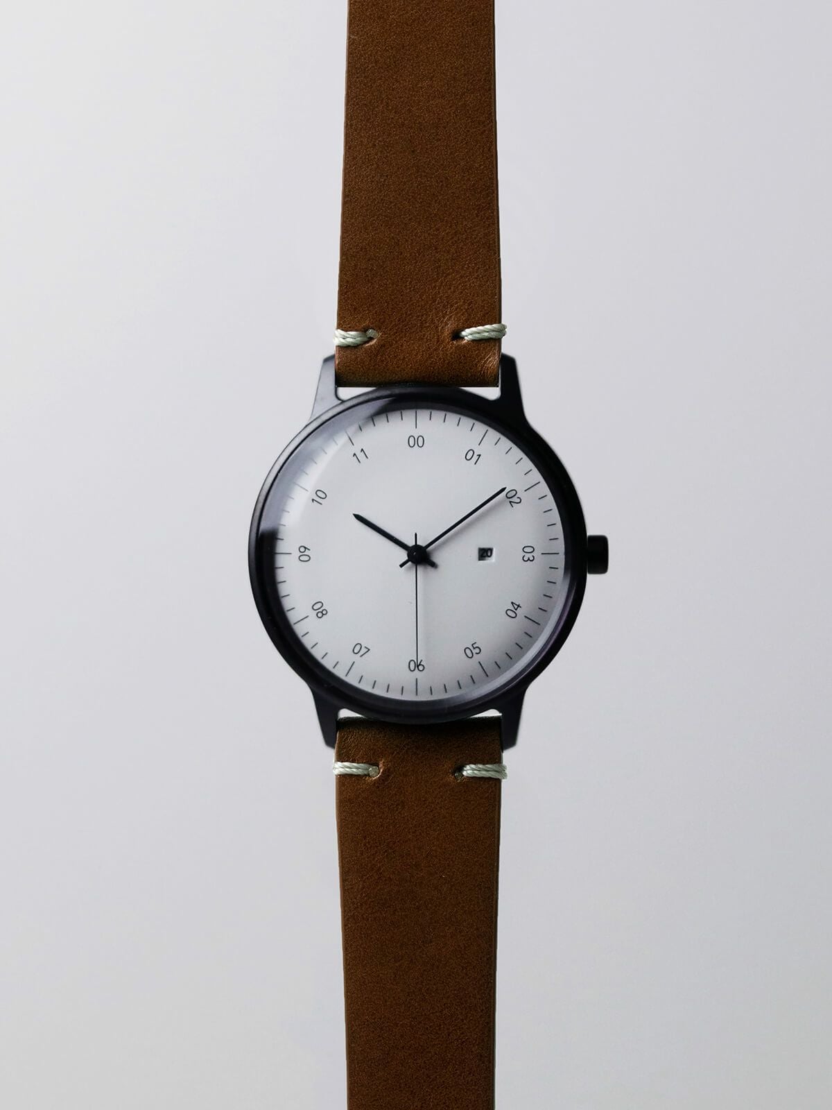 SS BLACK HONING FINISH / WHITE DIAL /BLACK D BUCKLE LIGHT BROWN