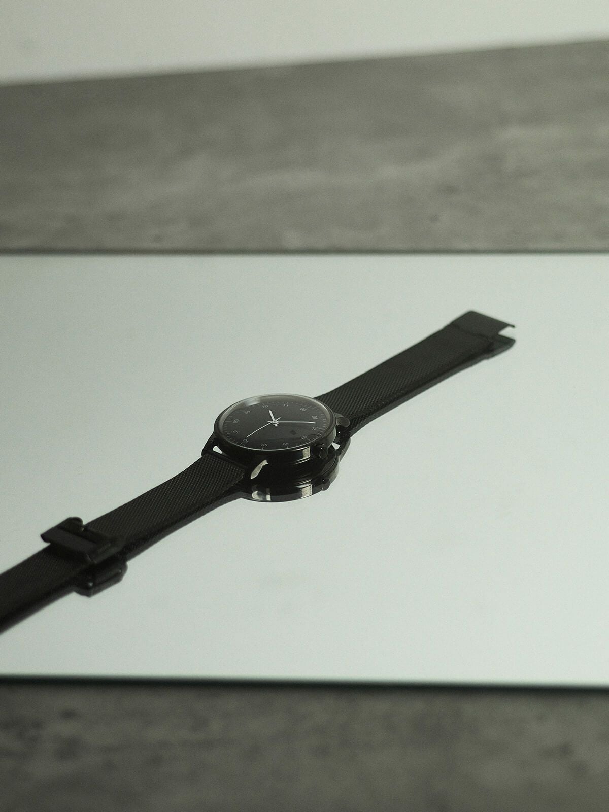 SK01 / SS BLACK MIRROR FINISH / BLACK DIAL / BLACK MESH | sazare